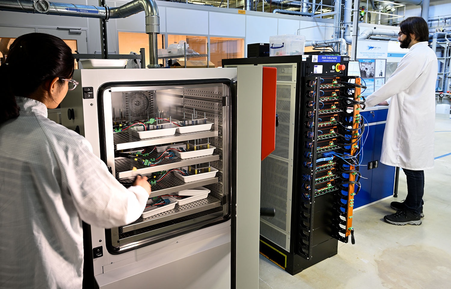 battery cell testing ©Bart van Overbeeke