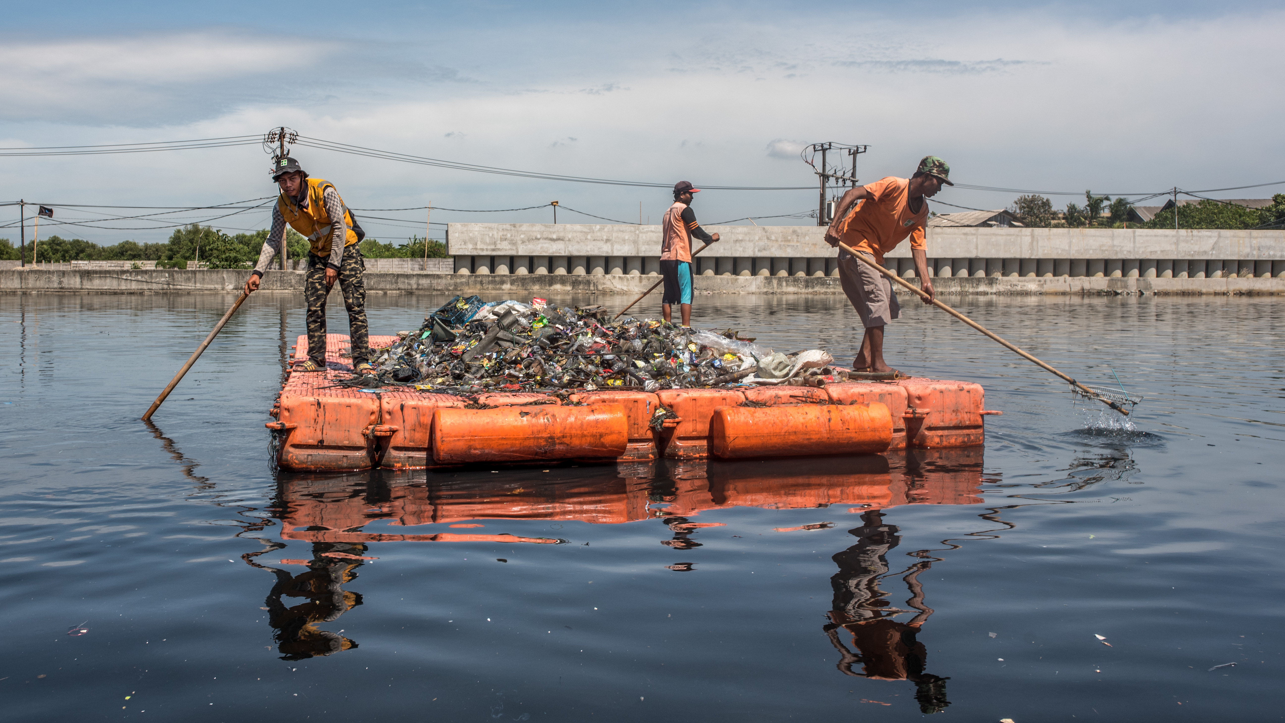 fishing for waste © Carel de Groot