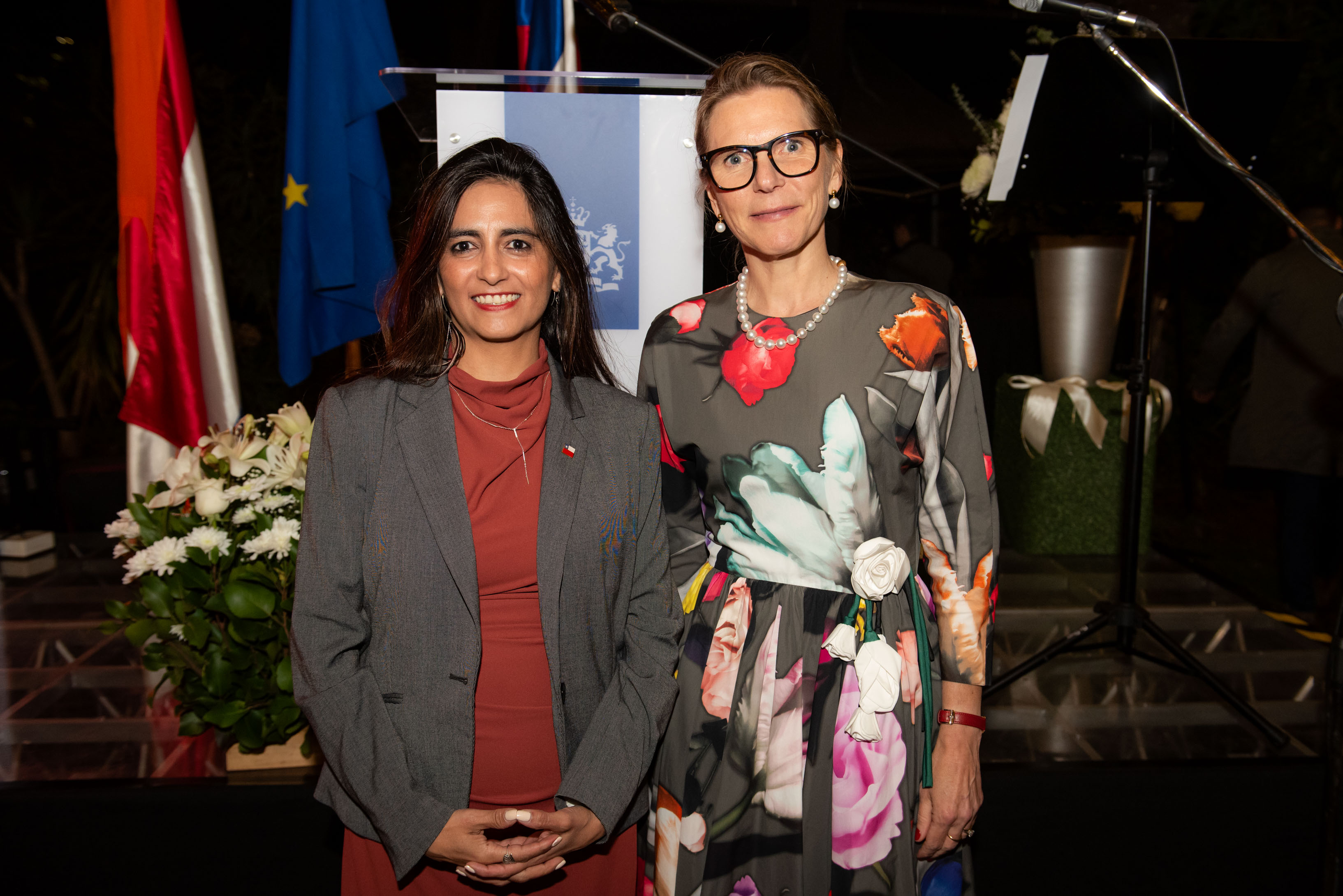 Embajadora Elke Merks - Schaapveld y Subsecretaria Claudia Sanhueza.