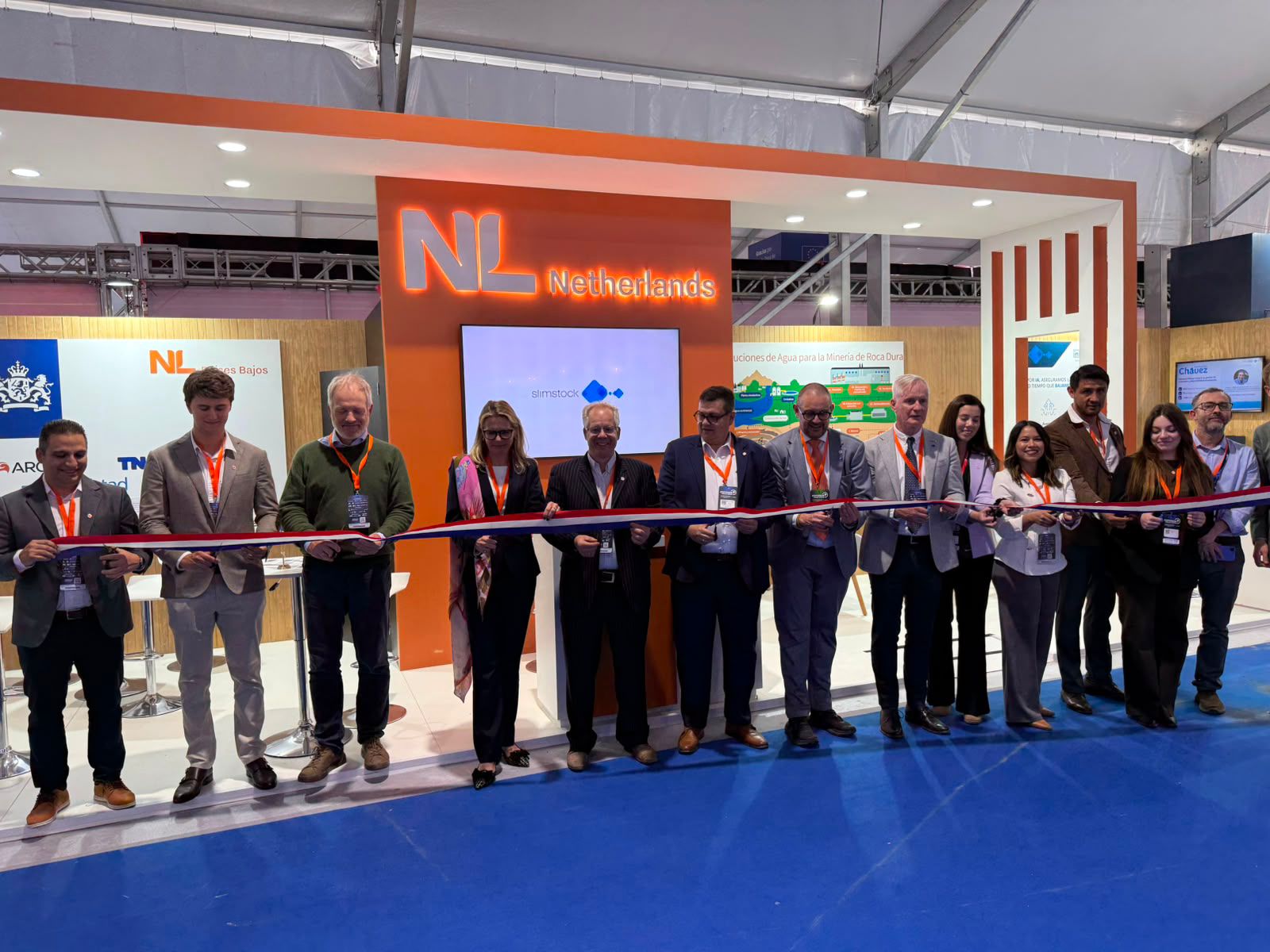 Opening stand Exponor