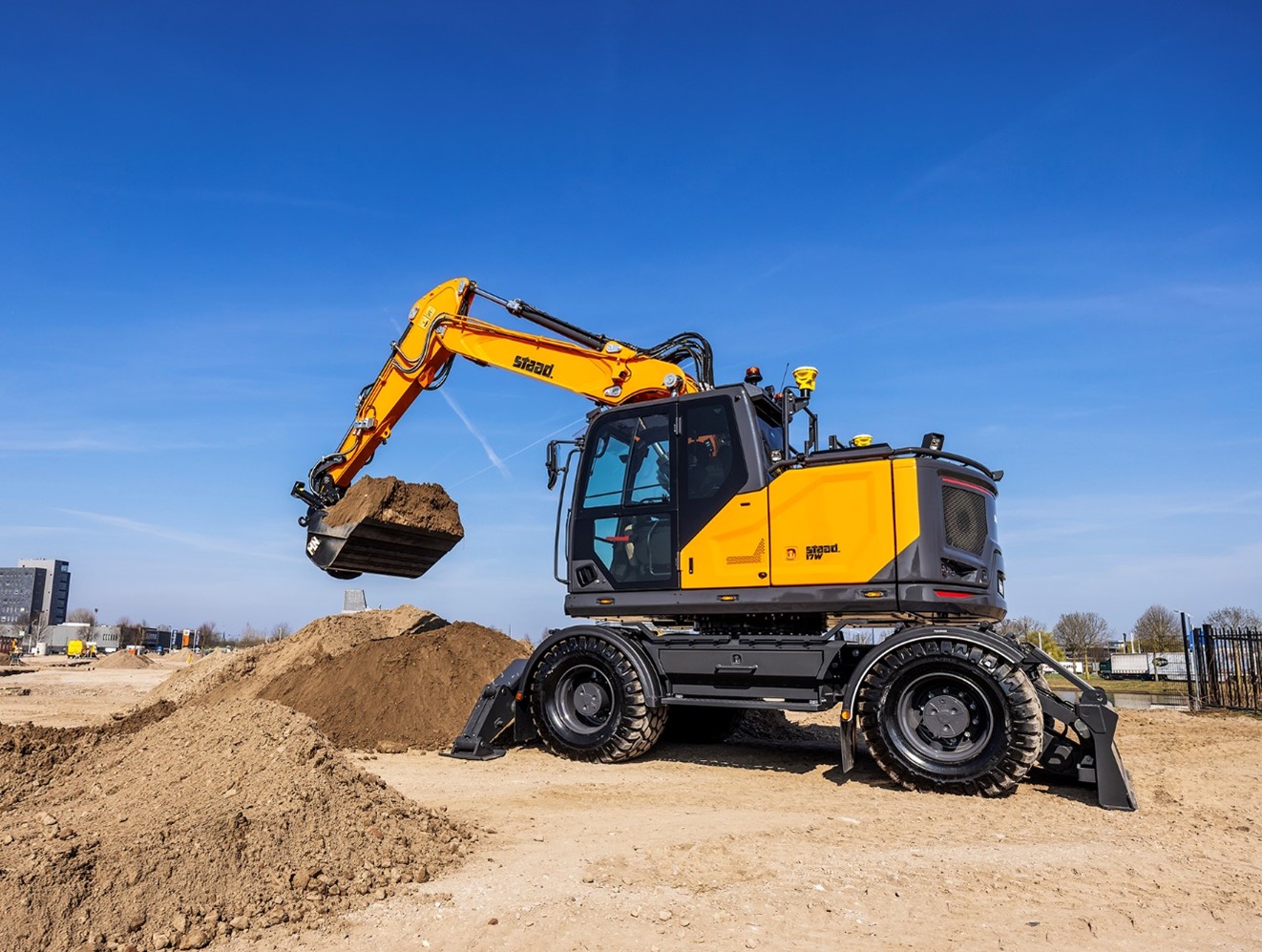 Staad's electric excavator