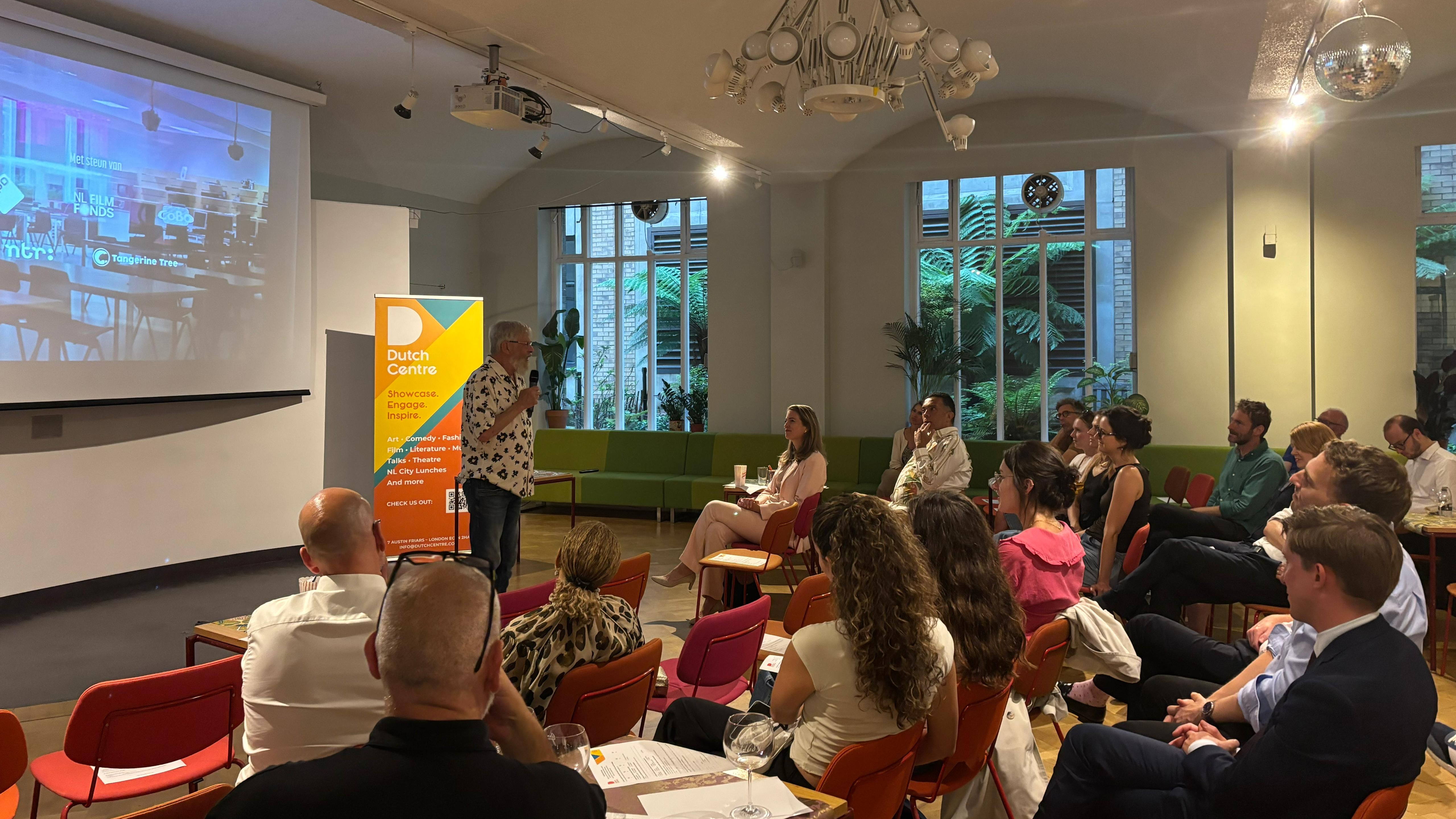 Musa Maaren from Ik zeg je eerlijk, speaking to the audiende during the Q&A