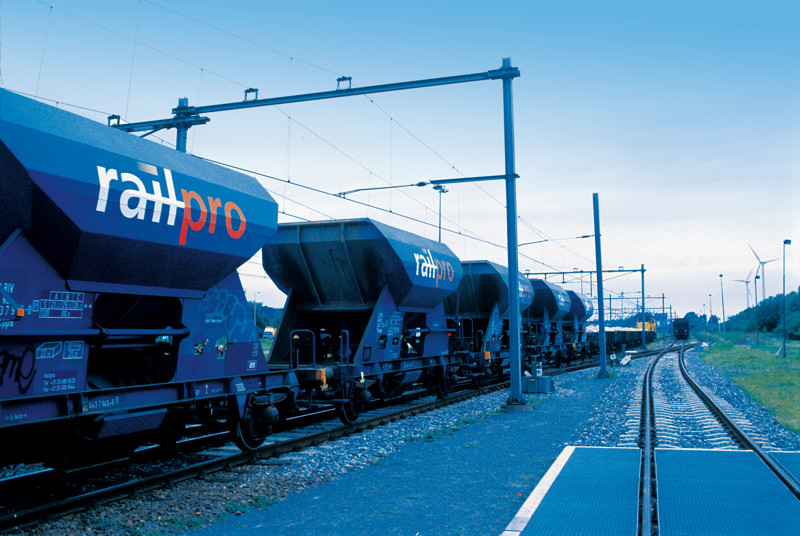 Train connection to port