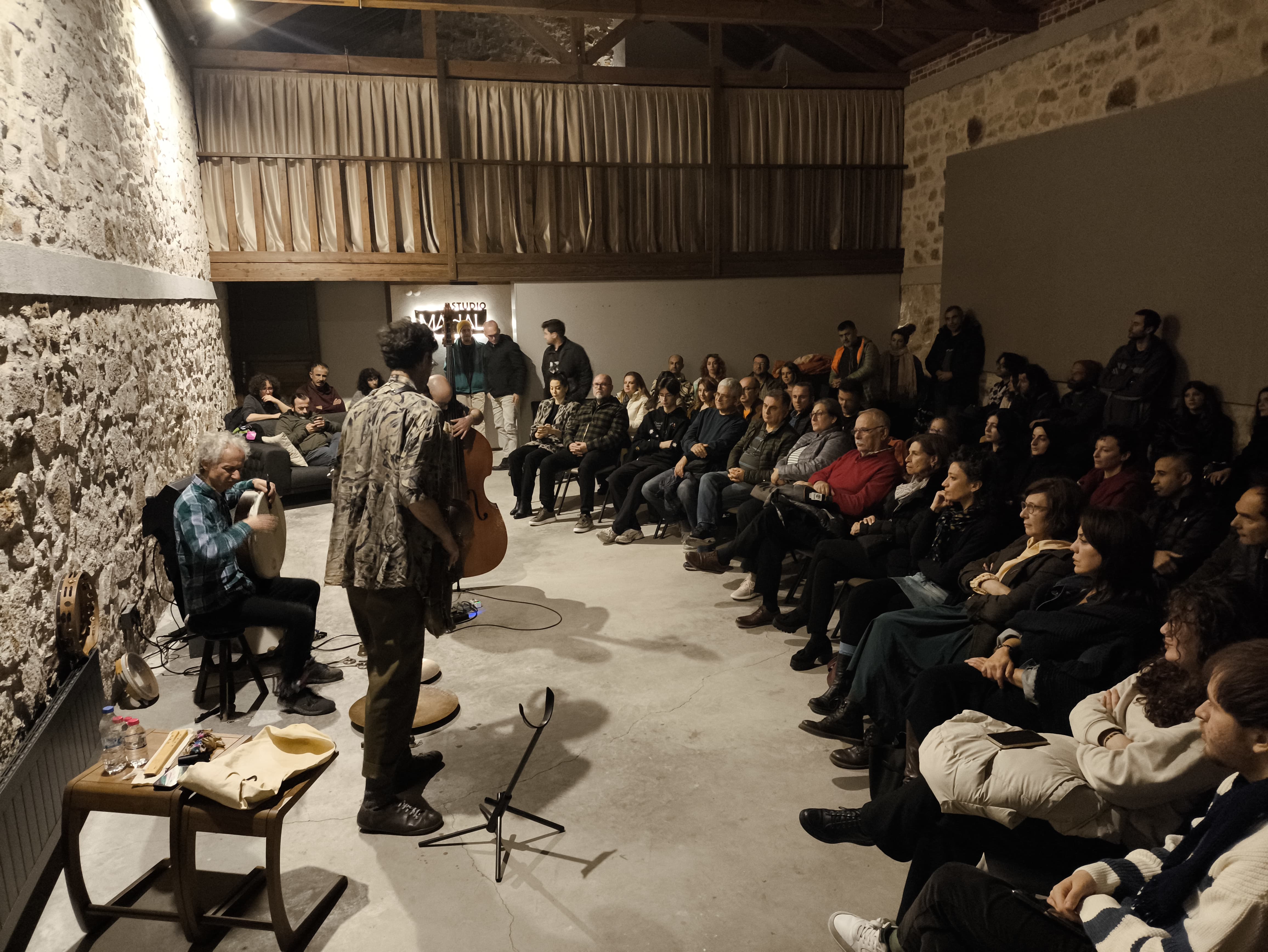 An intimate performance in Çanakkale
