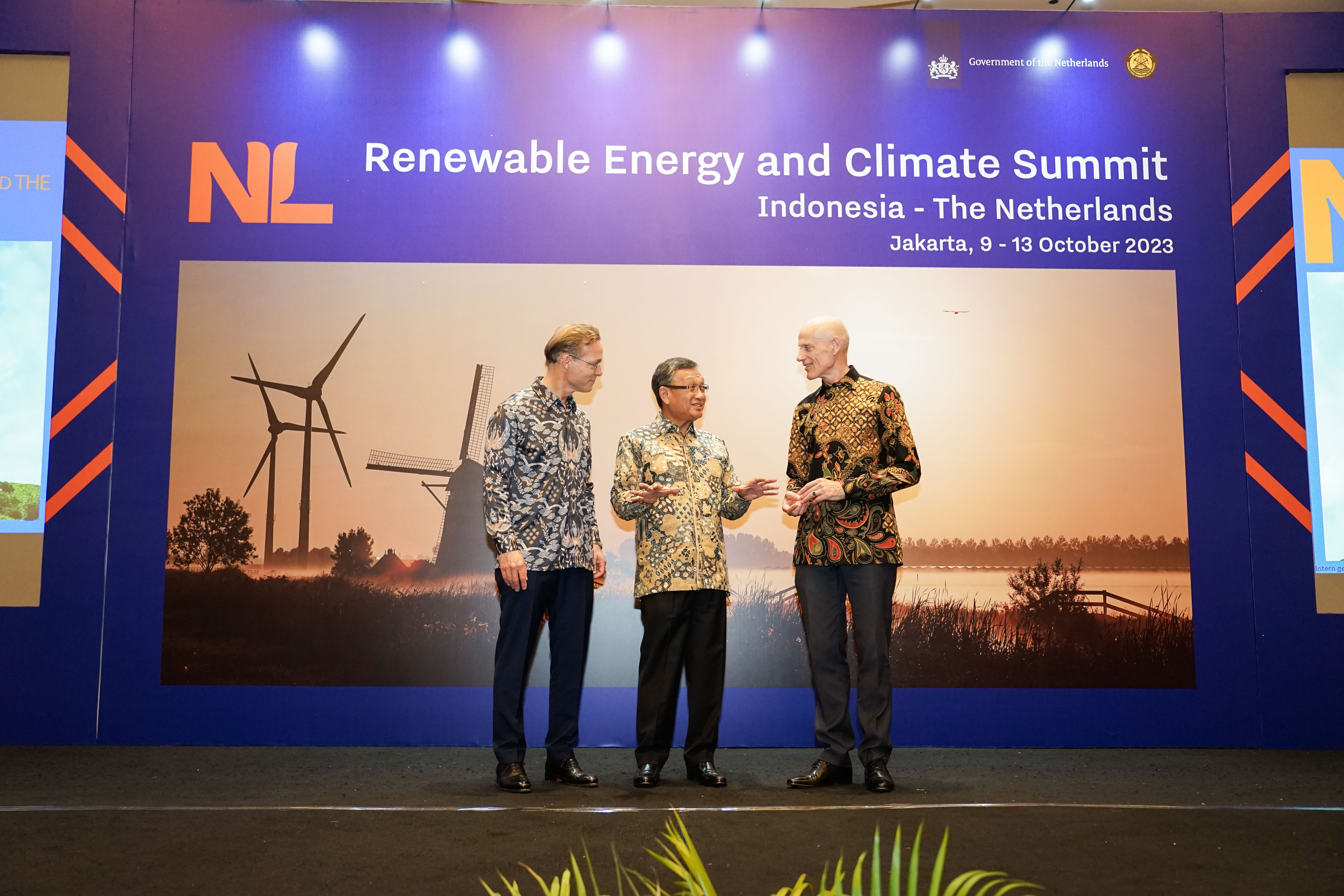 H.R.H. Prince Jaime de Bourbon de Parme, H.E. Minister Arifin Tasrif, and H.E. Ambassador Lambert Grijns at the opening of "Renewable Energy and Climate Summit Indonesia-the Netherlands 2023".