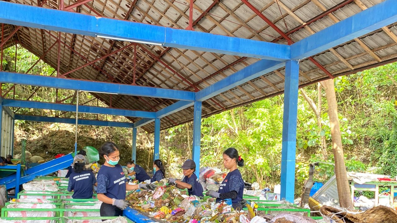 Waste collecting in Ambon, Indonesia.