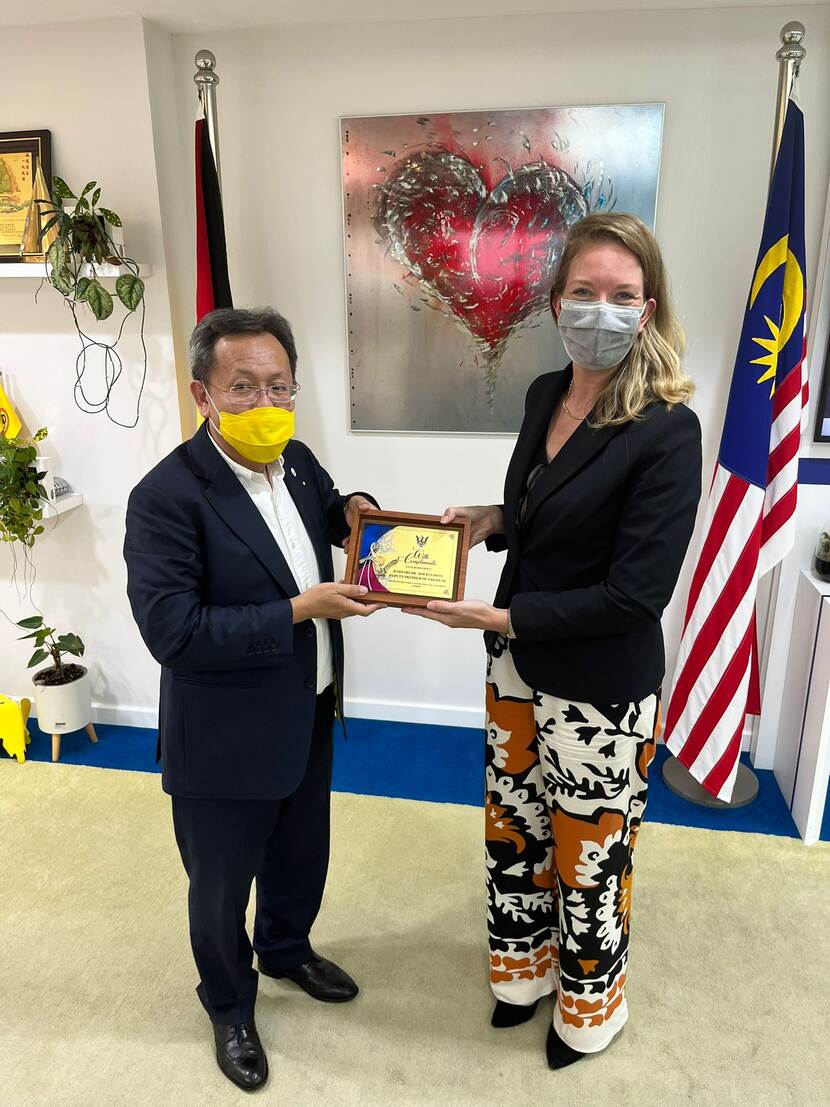 Dr Sim Kui Hian, Deputy Premier of Sarawak and Eva Oskam, Deputy Ambassador to the embassy of the Kingdom of the Netherlands to Malaysia.