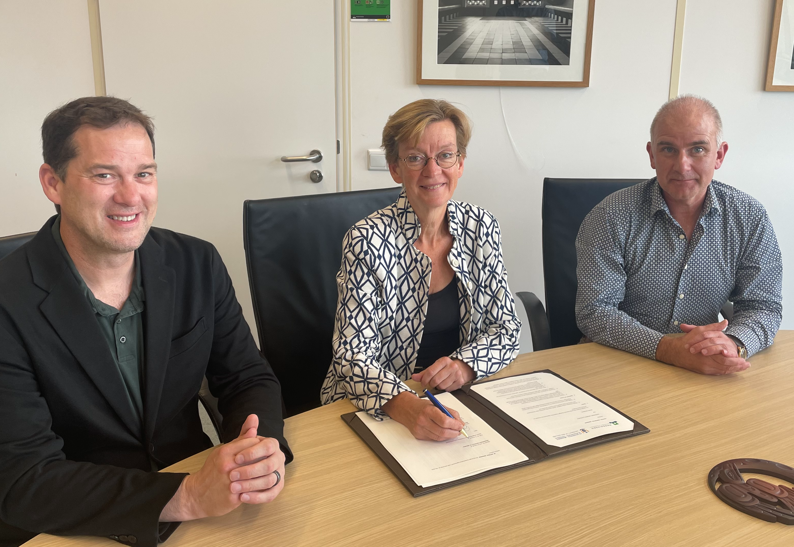 Wageningen Rector Magnificus prof.dr. Carolien Kroeze with Massey University Academics Chris Anderson and Chris Carey signing the Strategic Co-operation Agreement.