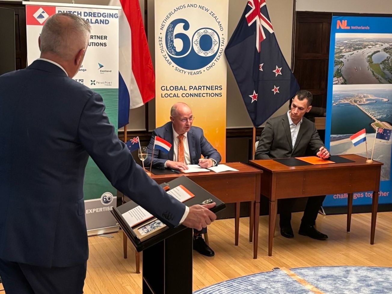 Two multi-million contacts were signed at the Dutch residence.