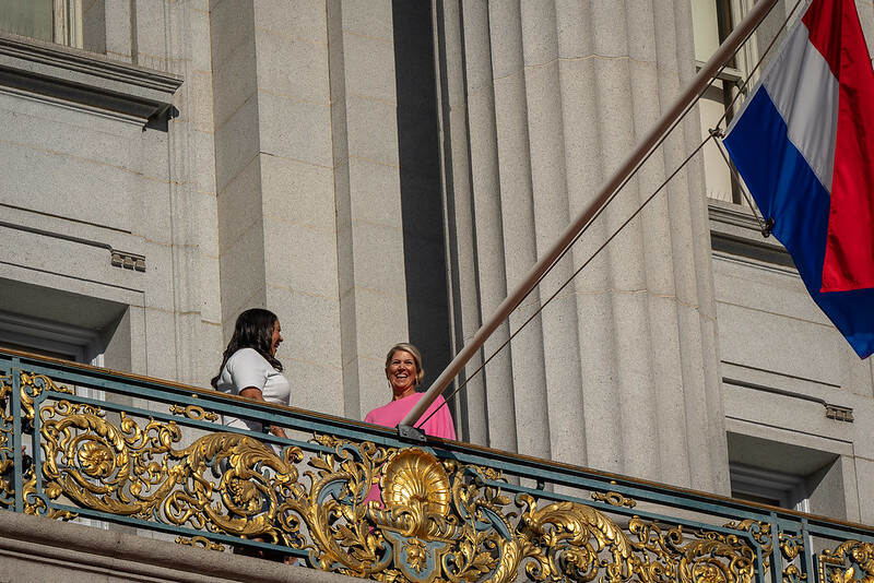 Queen Máxima  and Mayor London Breed raise the Dutch flag over San Francisco City Hall.