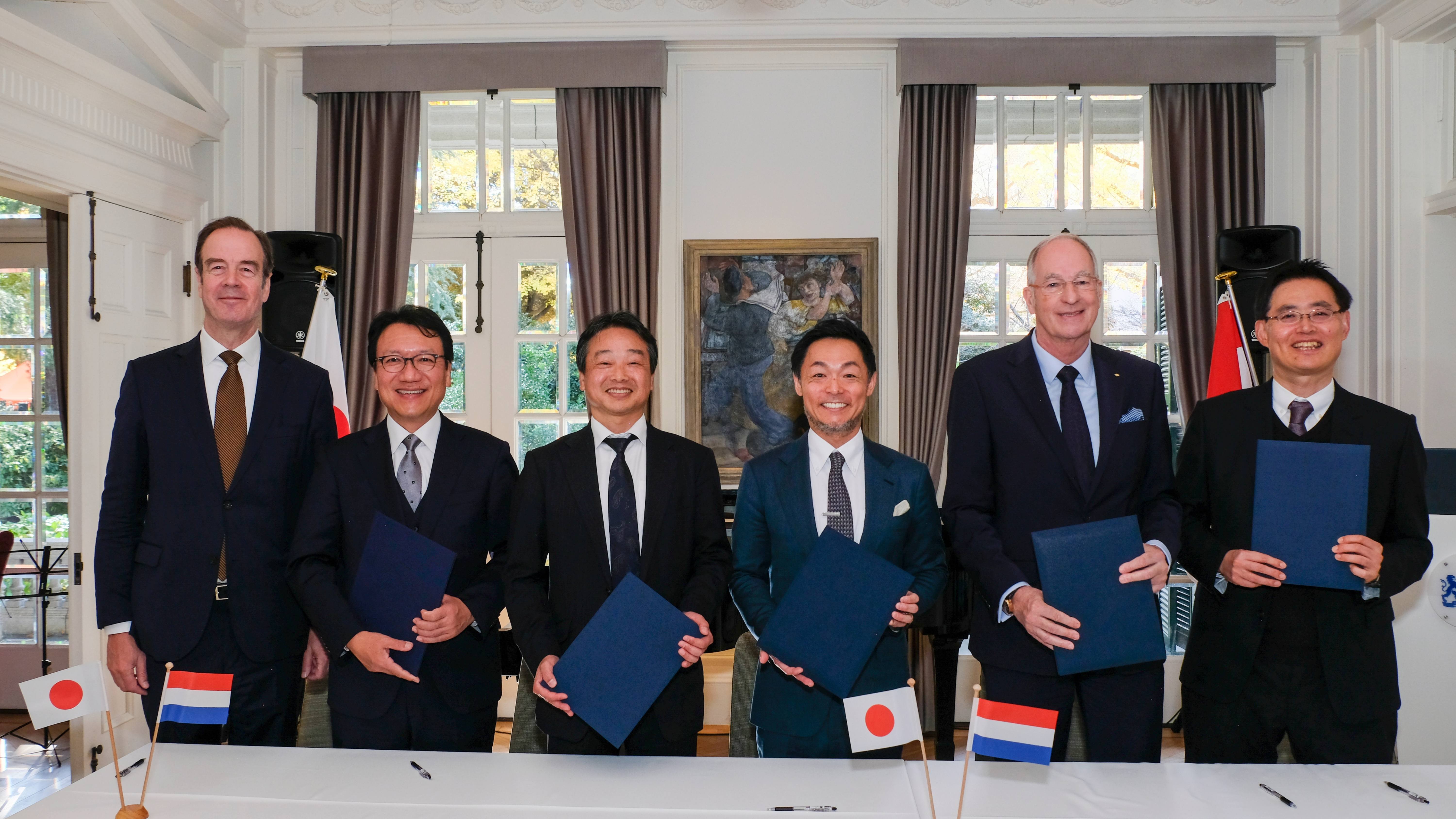 EcoLog signing ceremony at residence