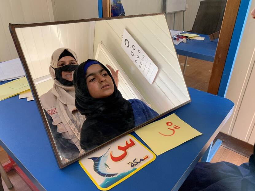 Image: ©UNICEF/El-Noaimi/2021 Hala engages in the “Mirror exercise”. A practise which involves the mimicking of the shape of the therapists mouth to improve pronounciation for children who have difficulty speaking. UNICEF/El-Noaimi/2021