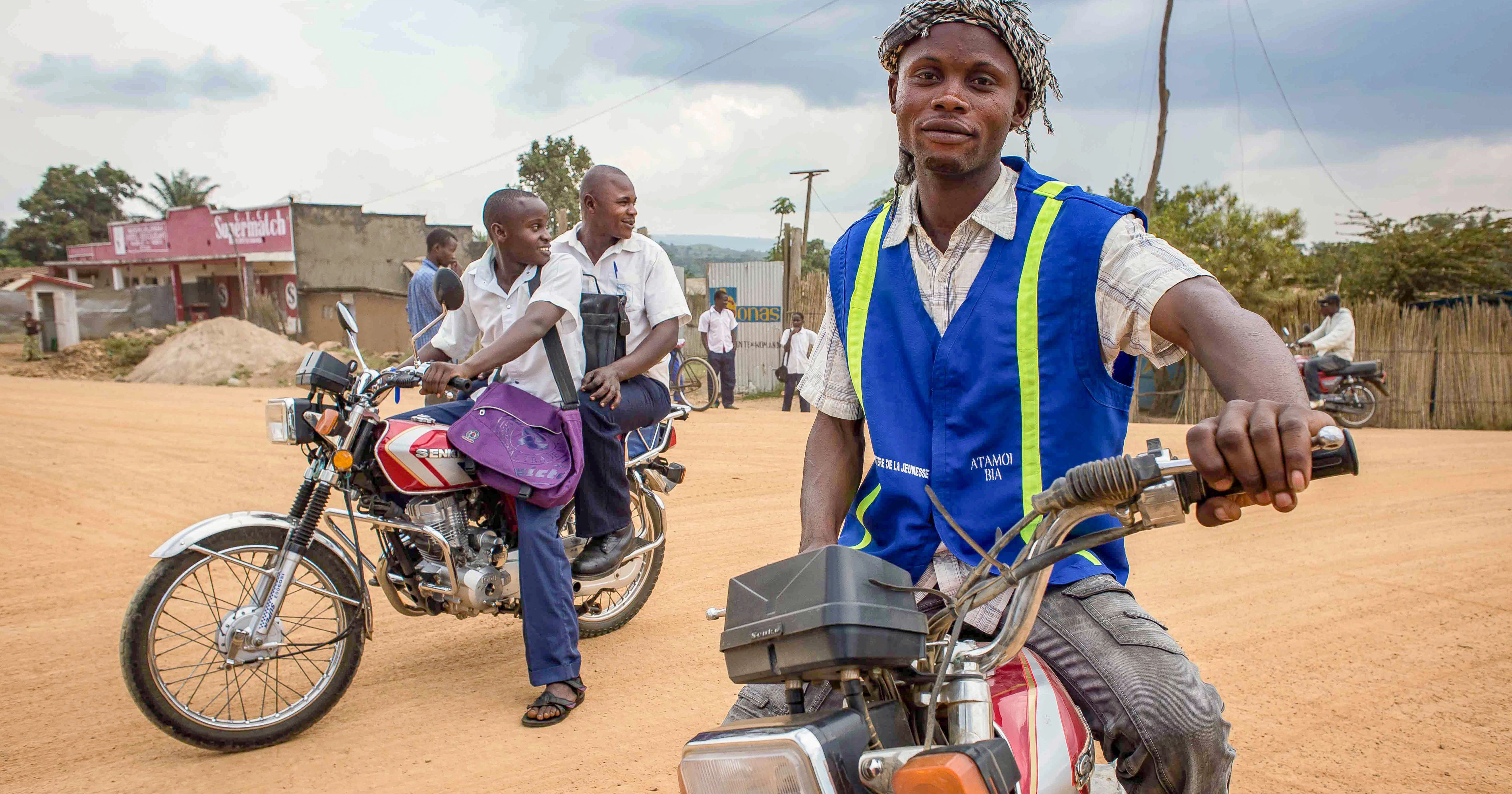 Training for 330 motorcycle taxis in the Bunia and Komanda localities on road civility and technical training.